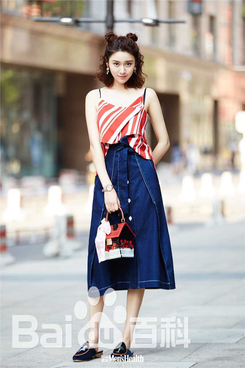 高清王子璇在《男士健康》街拍中的图集
