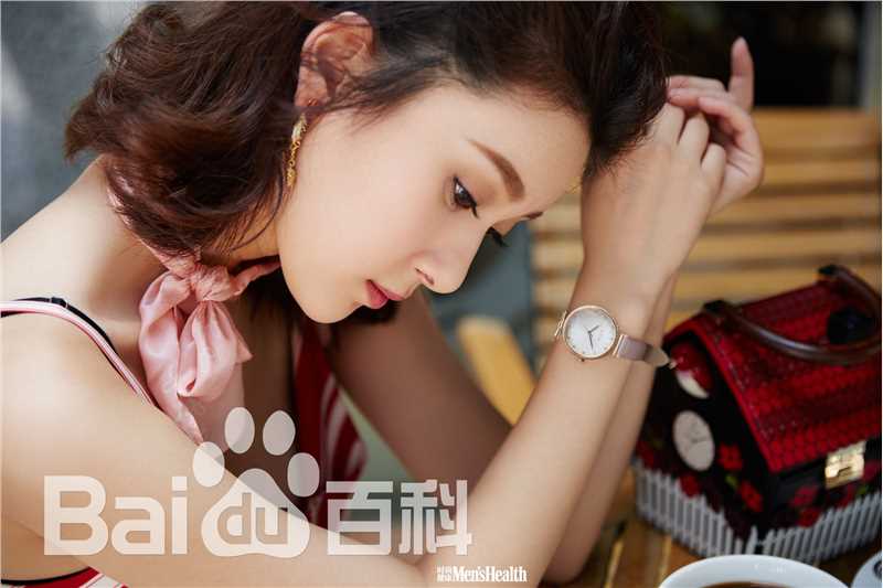 高清王子璇在《男士健康》街拍中的图集