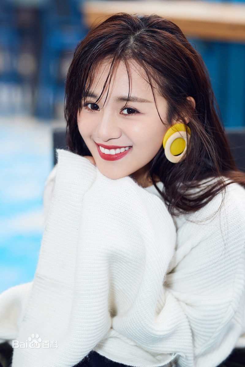 安悦溪(Yue Xi An)时尚街拍图前后照片