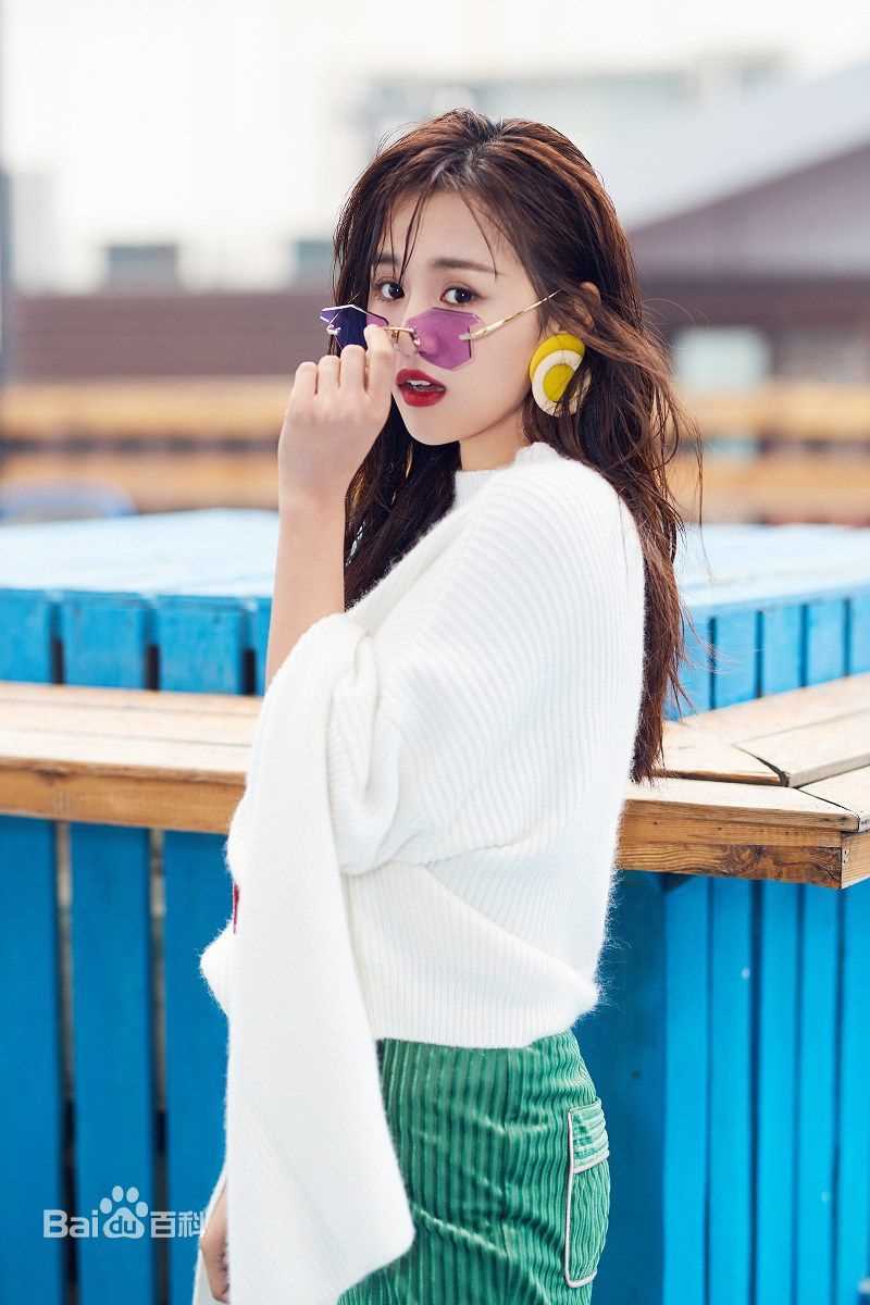 安悦溪(Yue Xi An)时尚街拍图前后照片