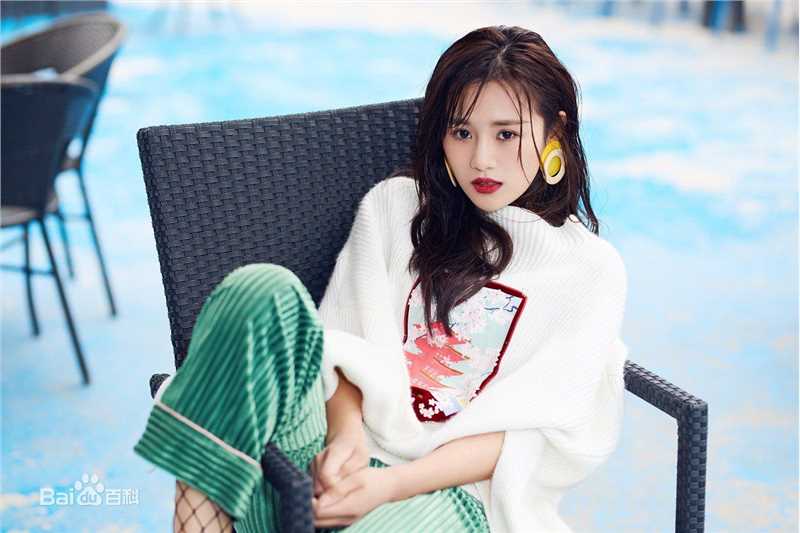 安悦溪(Yue Xi An)时尚街拍图前后照片