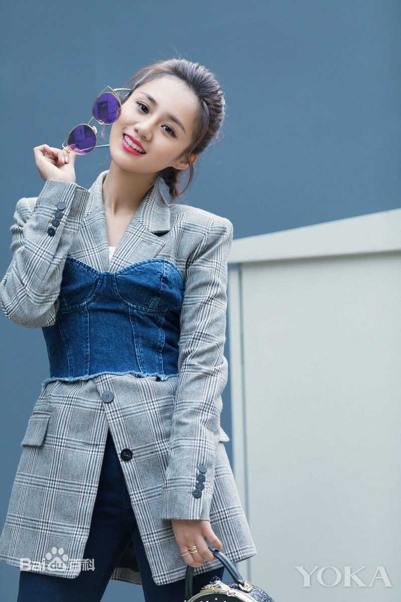 安悦溪(Yue Xi An)时尚街拍图前后照片