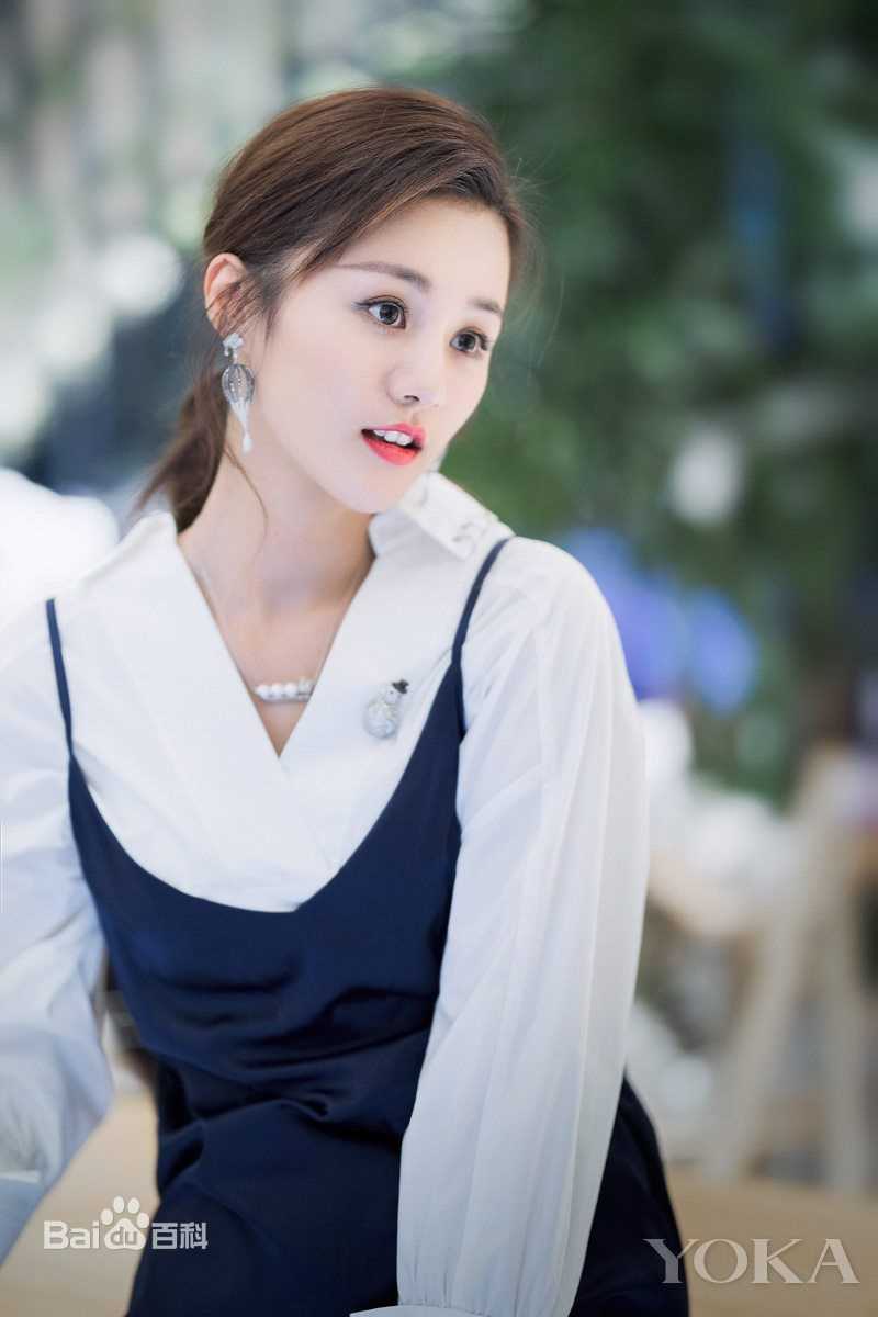 安悦溪(Yue Xi An)时尚街拍图前后照片