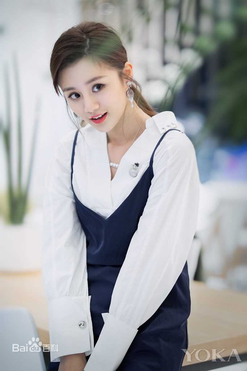 安悦溪(Yue Xi An)时尚街拍图前后照片