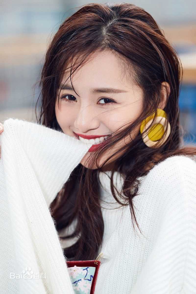 安悦溪(Yue Xi An)时尚街拍图前后照片