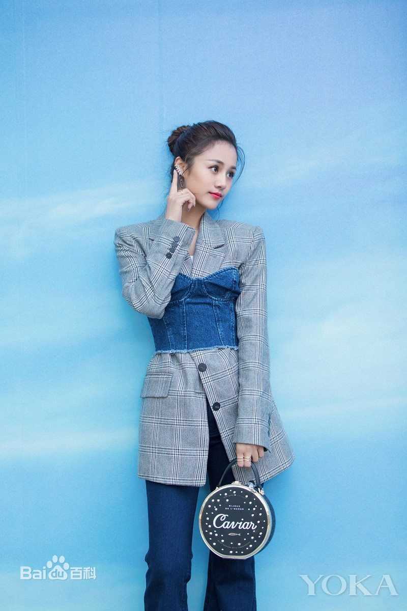 安悦溪(Yue Xi An)时尚街拍图前后照片