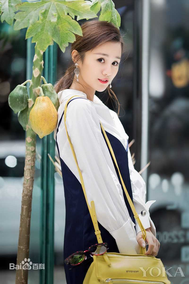 安悦溪(Yue Xi An)时尚街拍图前后照片