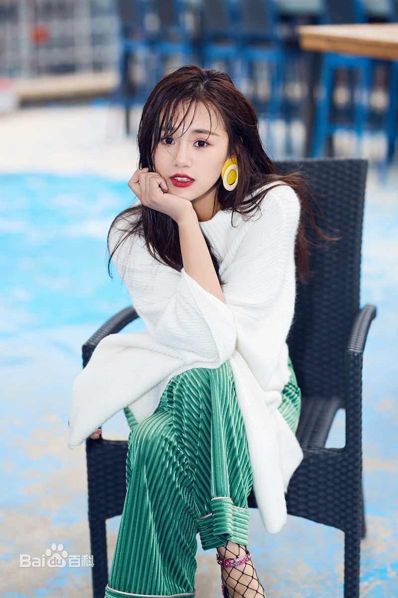 安悦溪(Yue Xi An)时尚街拍图前后照片