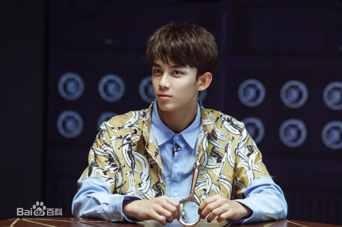 吴磊(Leo)明星大侦探第三季前后照片