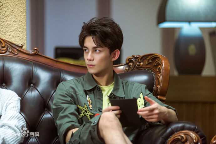 吴磊(Leo)明星大侦探第三季前后照片