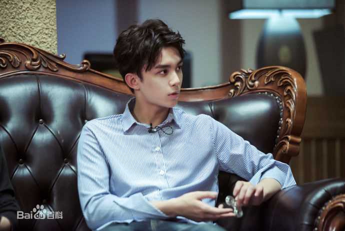 吴磊(Leo)明星大侦探第三季前后照片