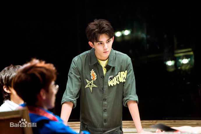 吴磊(Leo)明星大侦探第三季前后照片