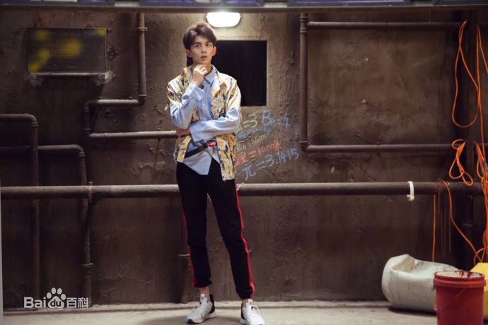 吴磊(Leo)明星大侦探第三季前后照片