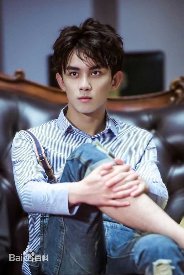 吴磊(Leo)明星大侦探第三季前后照片