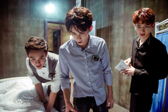 吴磊(Leo)明星大侦探第三季前后照片