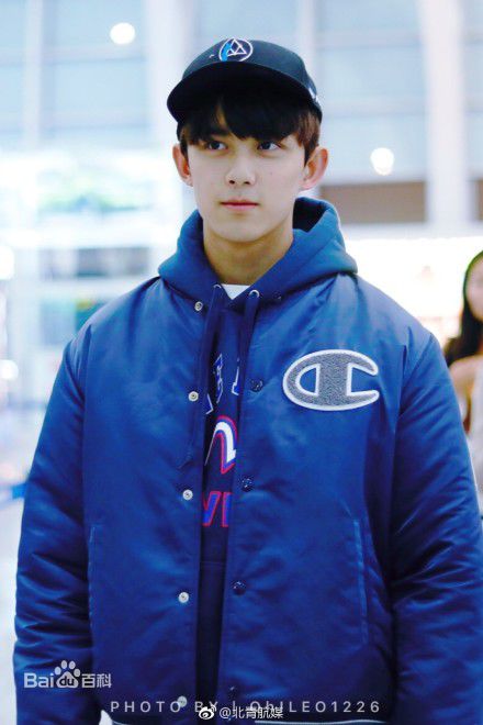 吴磊(Leo)机场照前后照片