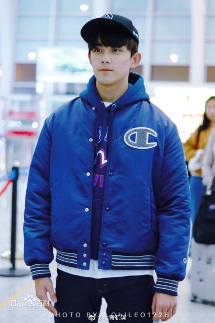 吴磊(Leo)机场照前后照片