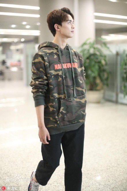 吴磊(Leo)机场照前后照片