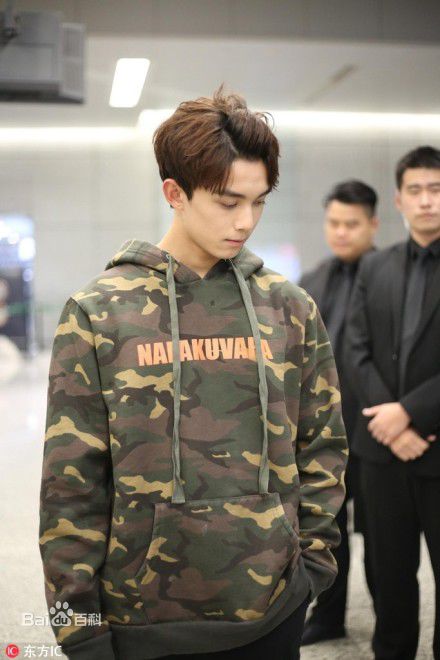 吴磊(Leo)机场照前后照片