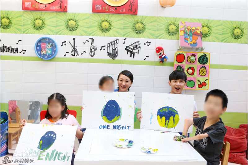 吴磊(Leo)直播关爱孤残儿童前后照片