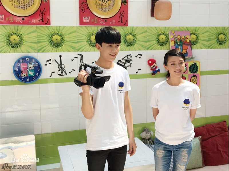 吴磊(Leo)直播关爱孤残儿童前后照片