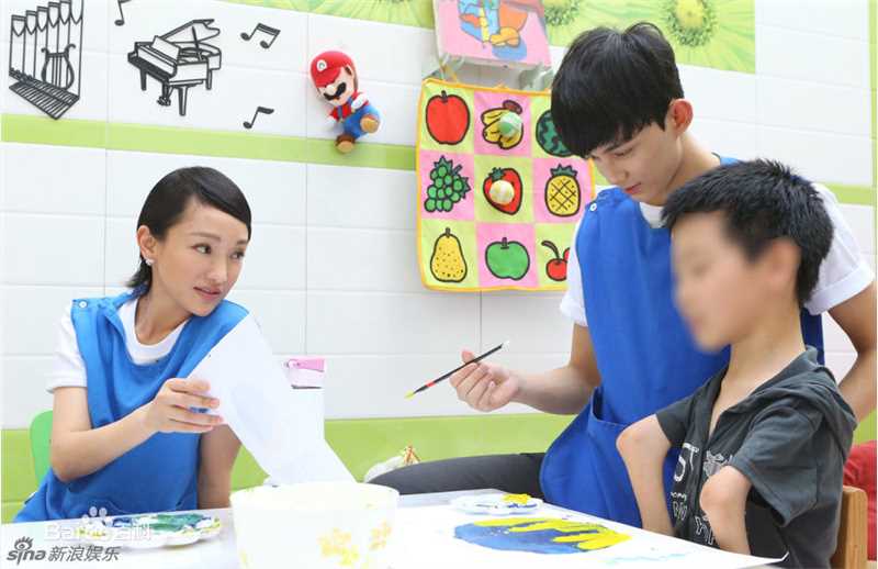 吴磊(Leo)直播关爱孤残儿童前后照片