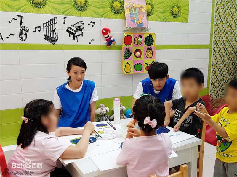 吴磊(Leo)直播关爱孤残儿童前后照片