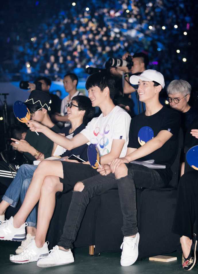 吴磊(Leo)“ONE NIGHT给小孩”公益演唱会前后照片