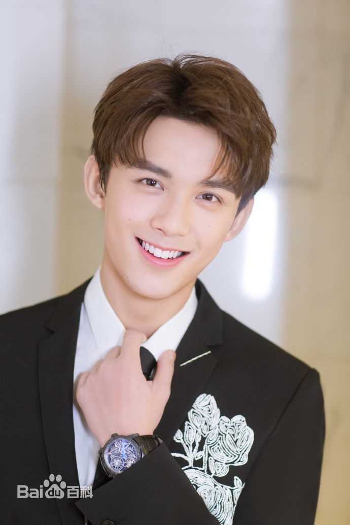 吴磊(Leo)腾讯视频星光大赏Doki年度大势艺人前后照片