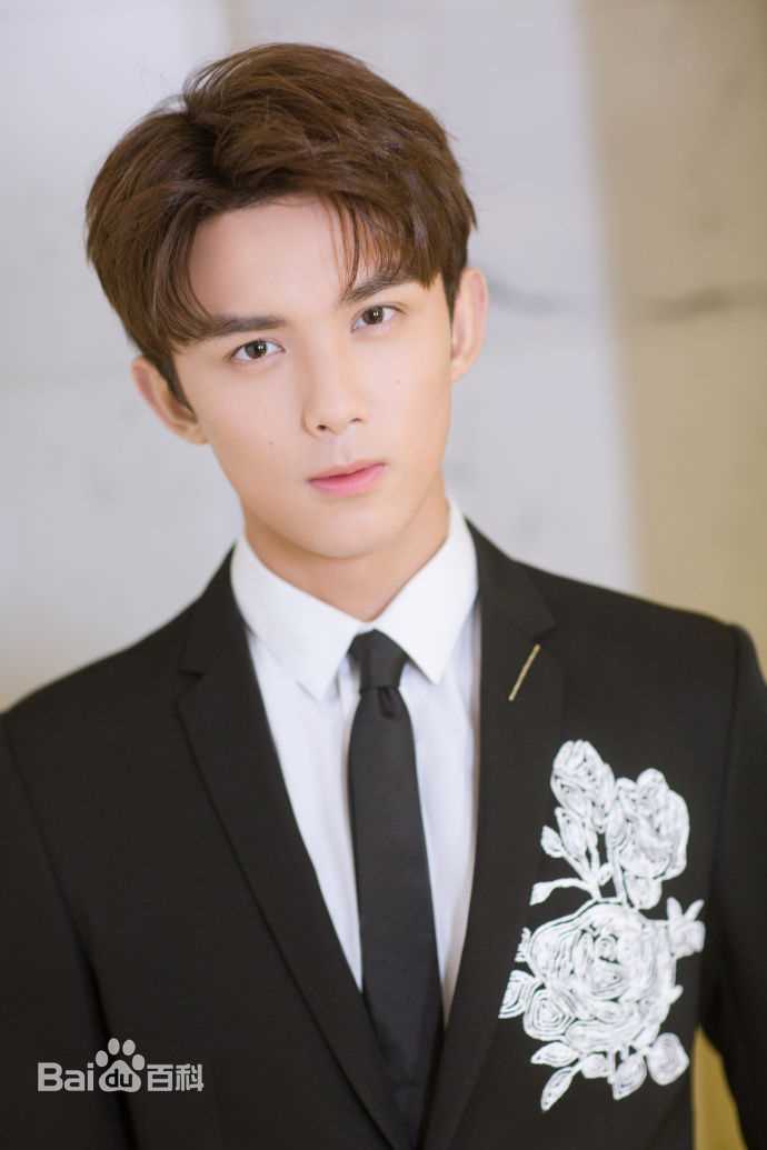 吴磊(Leo)腾讯视频星光大赏Doki年度大势艺人前后照片