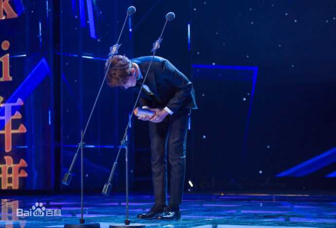 吴磊(Leo)腾讯视频星光大赏Doki年度大势艺人前后照片