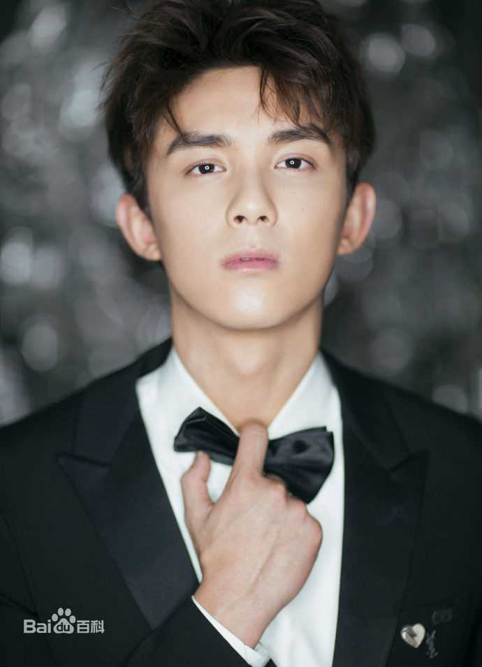 吴磊(Leo)时装之夜年度盛典追梦时代解读者前后照片