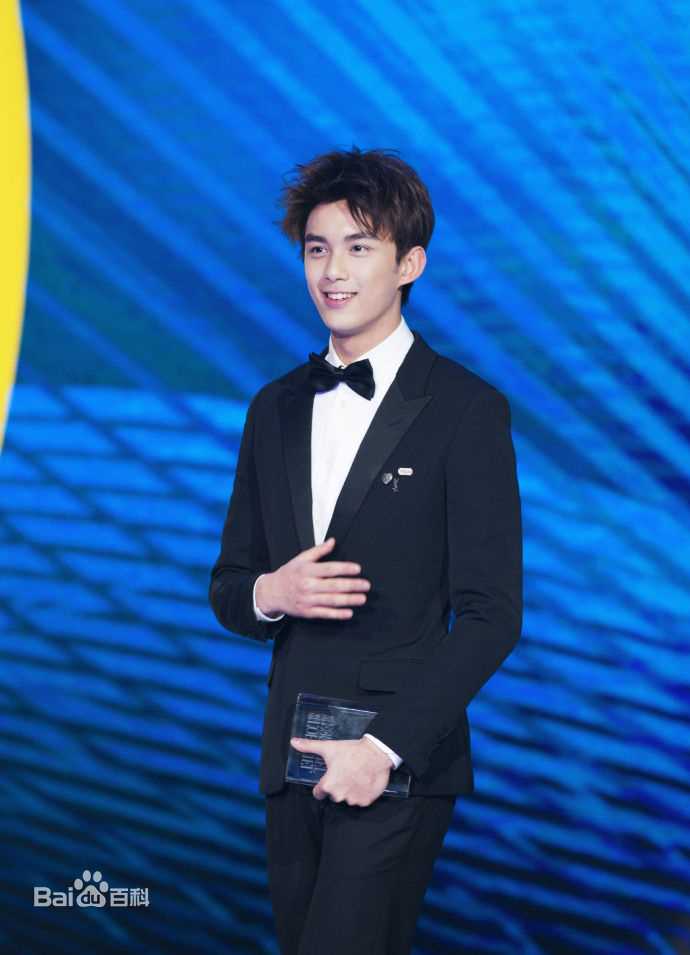 吴磊(Leo)时装之夜年度盛典追梦时代解读者前后照片