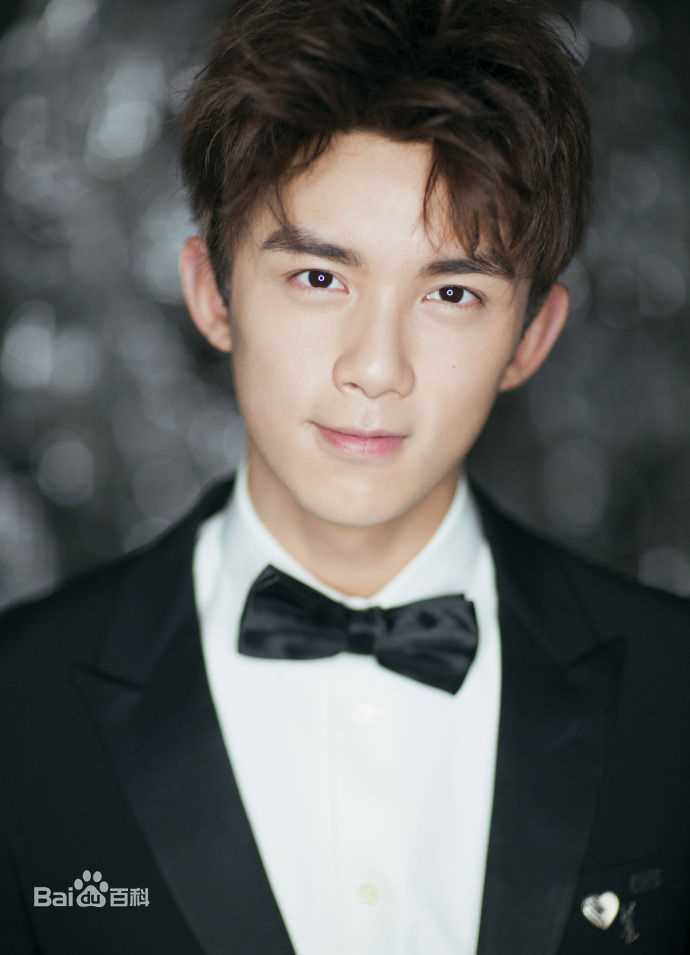 吴磊(Leo)时装之夜年度盛典追梦时代解读者前后照片