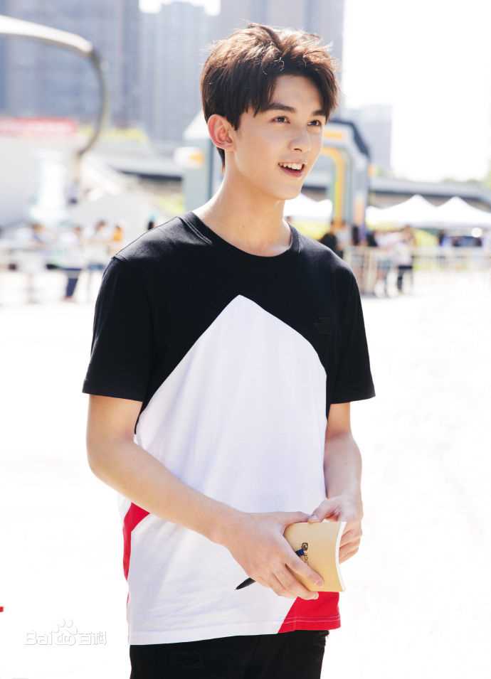 吴磊(Leo)出席代言品牌活动图片图集