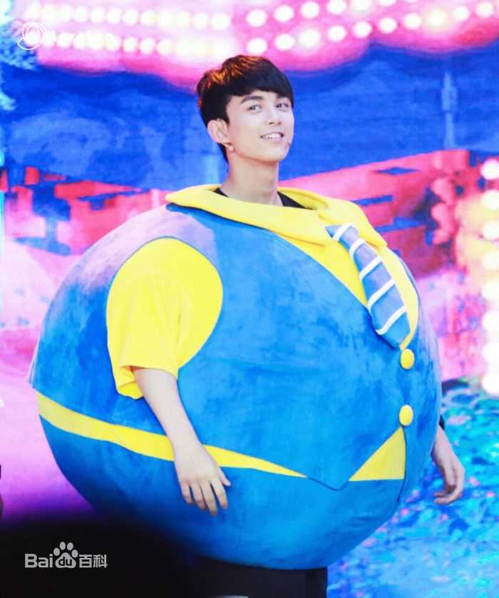 吴磊(Leo)大牌对王牌素颜照壁纸