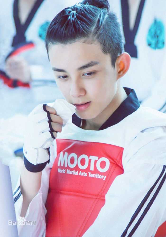 精选吴磊(Leo)在《旋风少女》胡亦枫中的图册