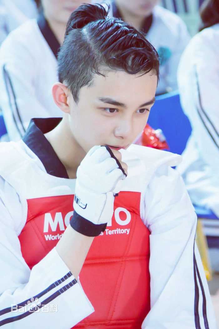 精选吴磊(Leo)在《旋风少女》胡亦枫中的图册