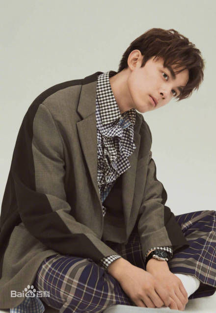 最新吴磊(Leo)在《精品购物指南》中的壁纸