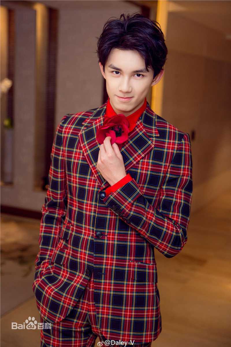 吴磊(Leo)腾讯星光大赏前后照片