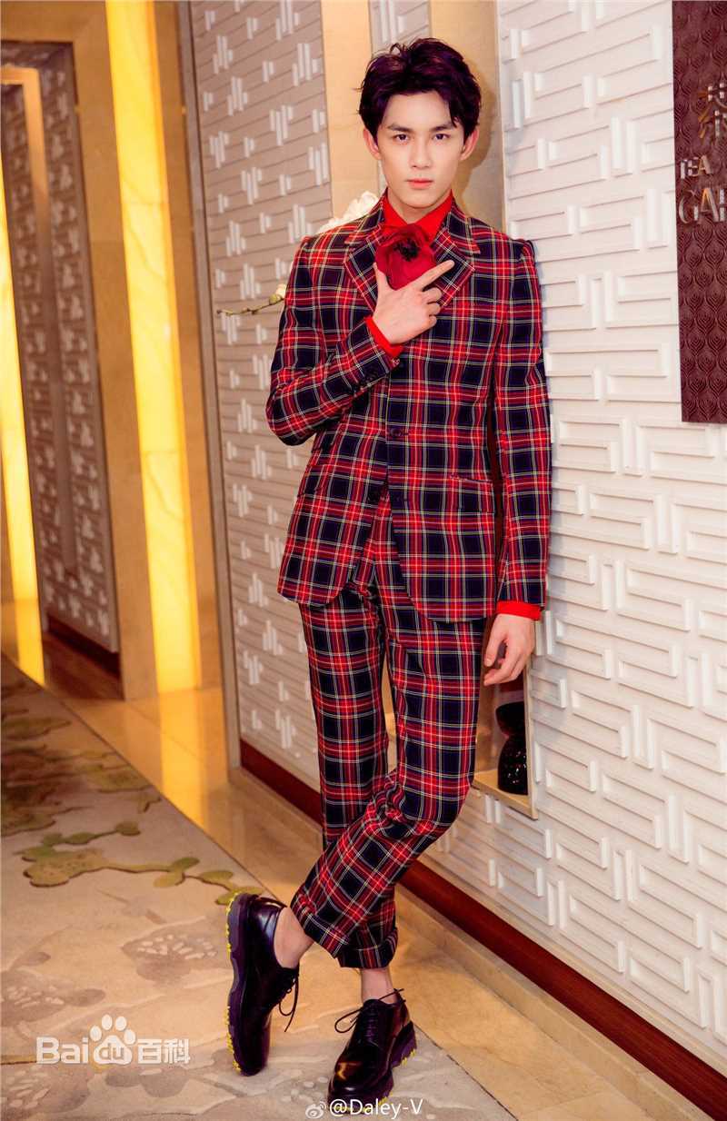 吴磊(Leo)腾讯星光大赏前后照片