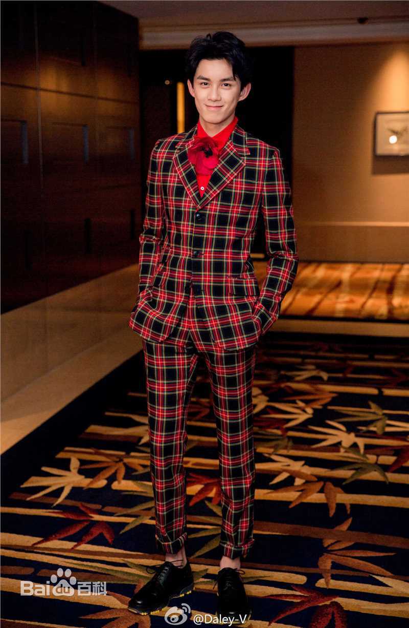 吴磊(Leo)腾讯星光大赏前后照片