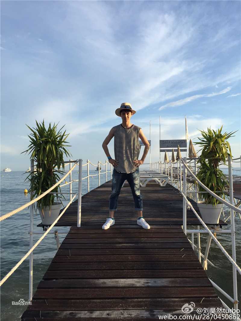 刘昊然生活照壁纸壁纸