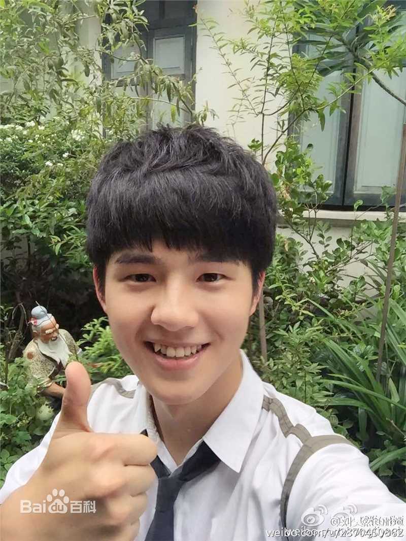 刘昊然生活照壁纸壁纸