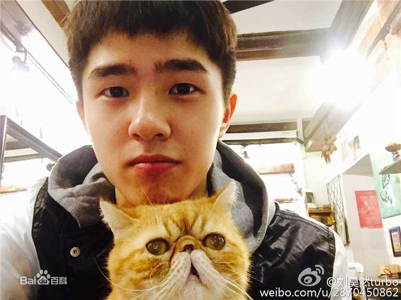 刘昊然生活照壁纸壁纸