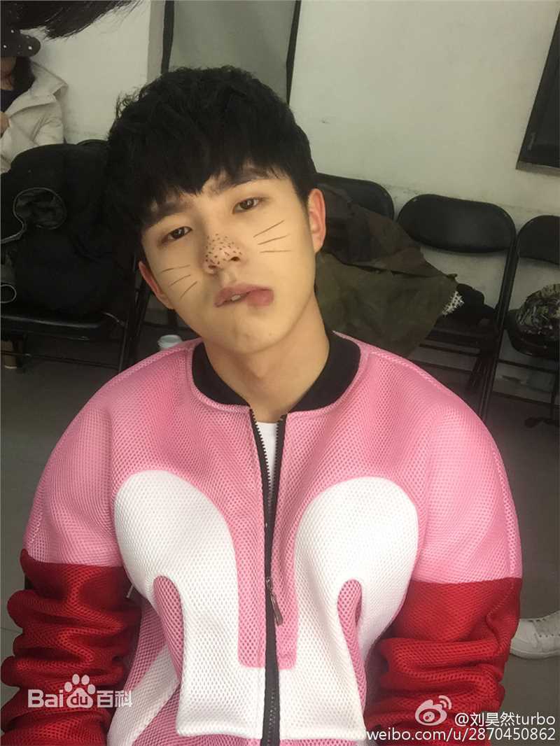 刘昊然生活照壁纸壁纸