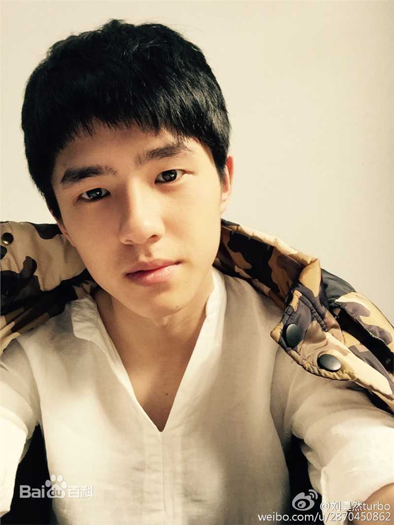 刘昊然生活照壁纸壁纸