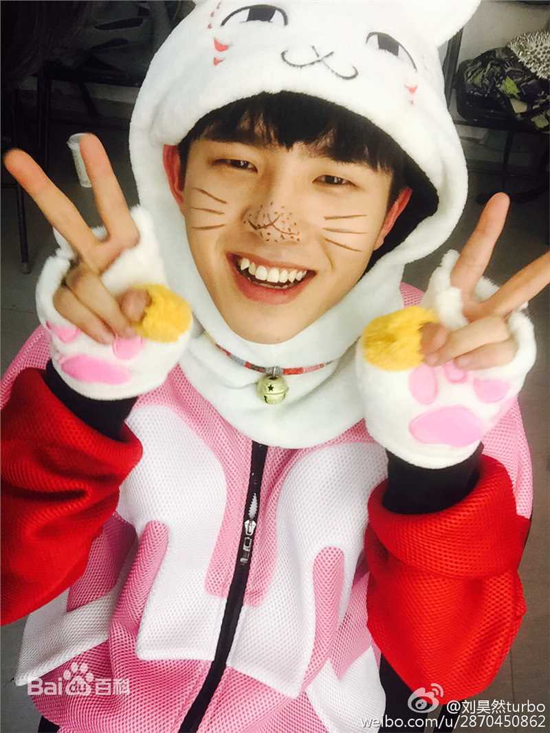 刘昊然生活照壁纸壁纸