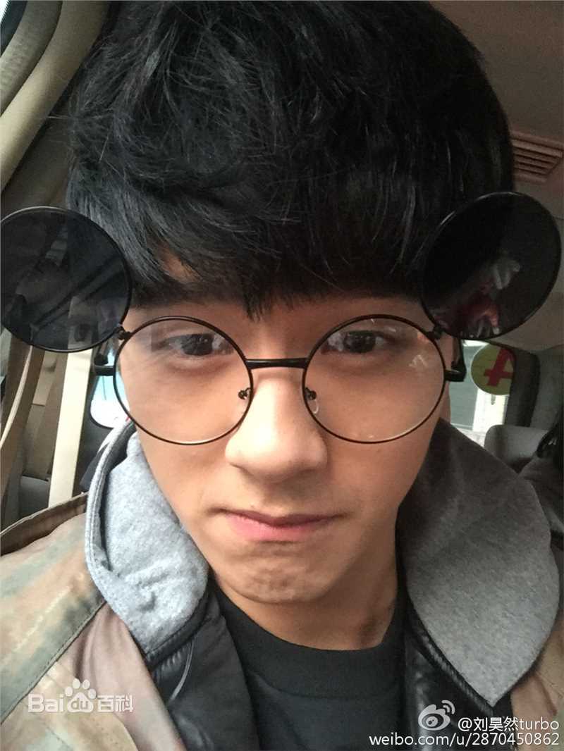 刘昊然生活照壁纸壁纸