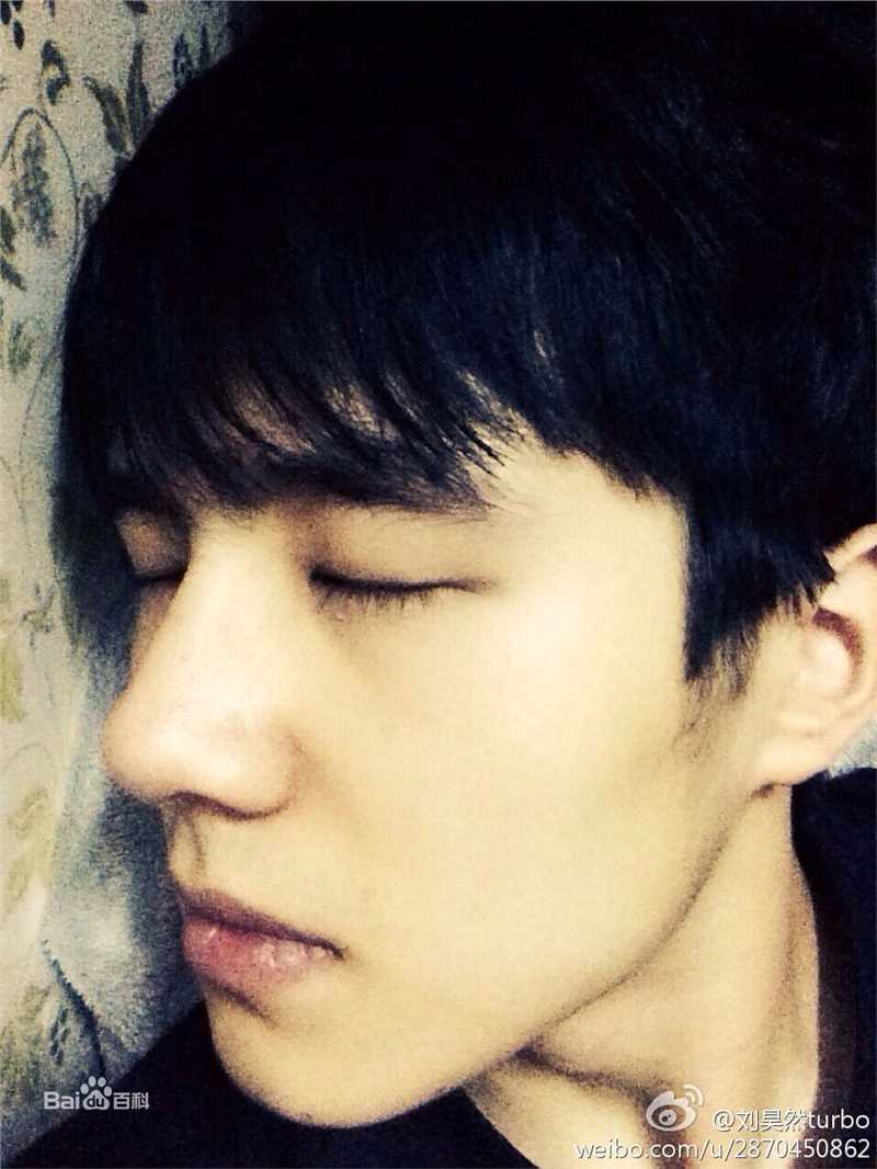 刘昊然生活照壁纸壁纸